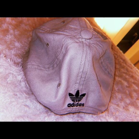 Adidas hat practically brand new, soft material! - Picture 3 of 3